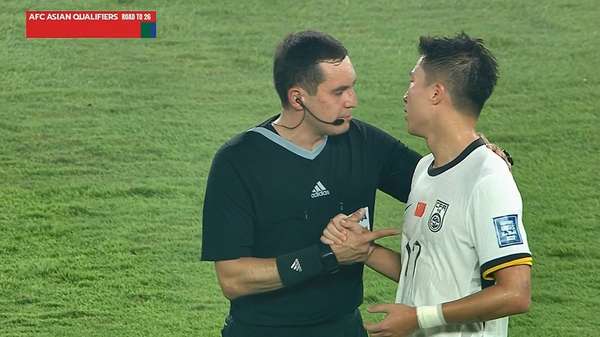 国足右路告急：申花边缘人临危受命 印尼战致命失误引热议